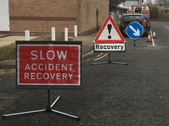 Roadside Recovery TriFlex™ roll-up sign system Kit